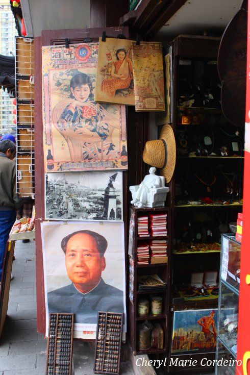 Shop with antiques, Yuyuan, Shanghai 2011. Shop with antiques, Yuyuan, Shanghai 2011.