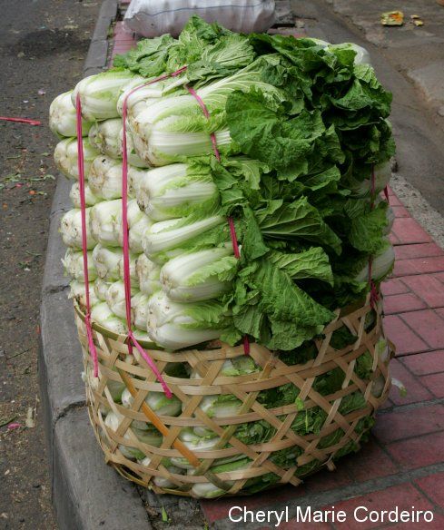Denpasar market. Cabbage.