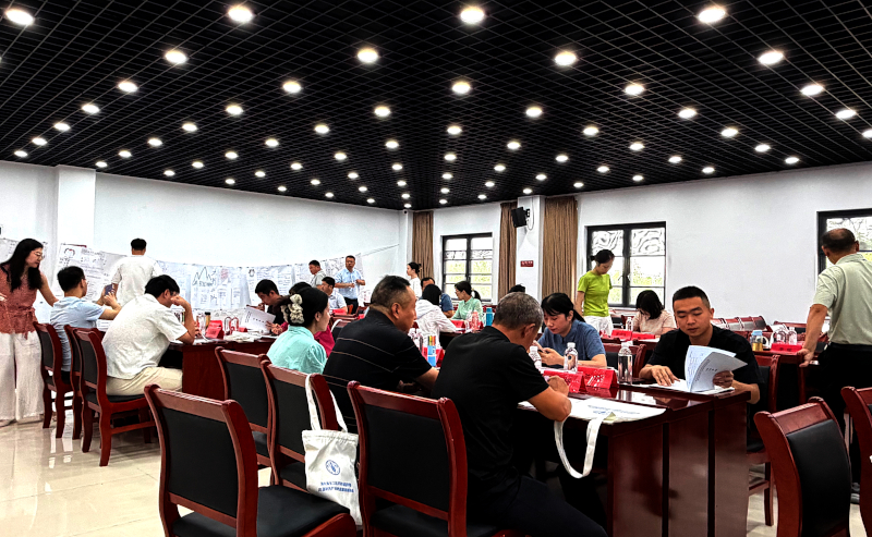 On-site field teaching during the FAO agricultural-waste training, Ezhou, Hubei