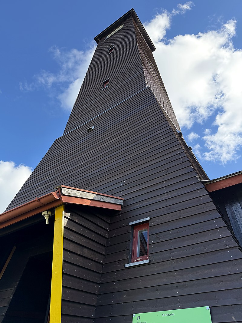 The 96-Høyden lookout tower at Svanvik